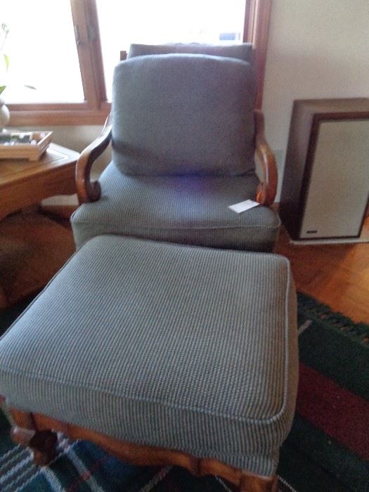 chair w/ottoman