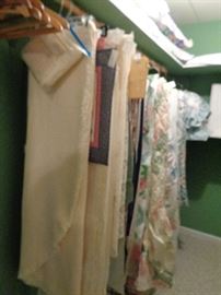 tablecloths, blankets & comforters, etc