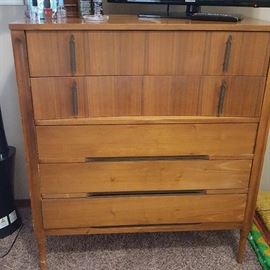 Mid-Century chester drawers. Small blemish on top.