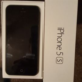 BRAND NEW iPhone 5S, 16GB. Works on CDMA, GSM, LTE networks