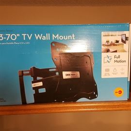 Flat screen TV wall mount