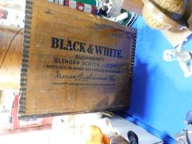 Black & White Scotch Whisky crate