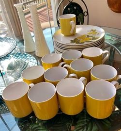 Cup and dish set set for 12