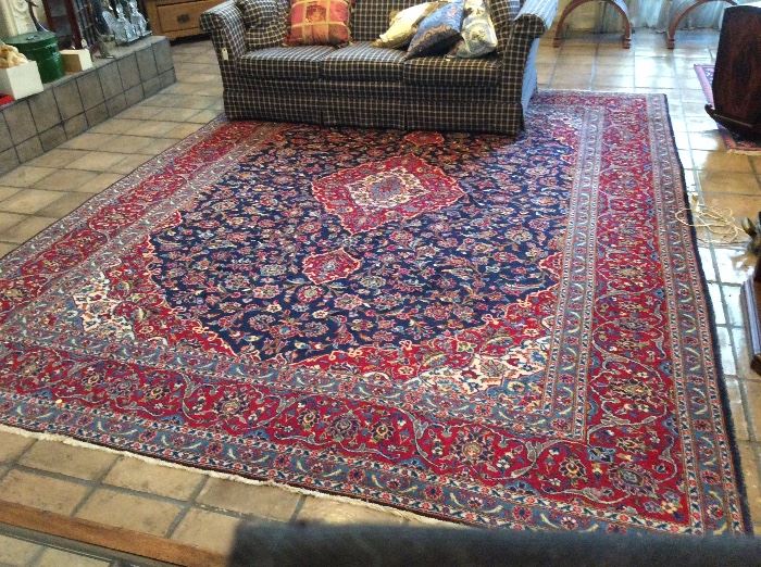 Beautiful Persian rug 10' x 13'
