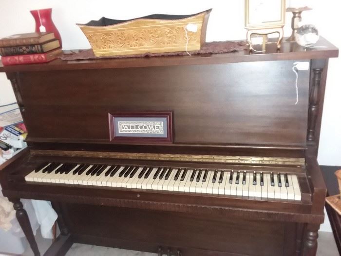 HALLET & DAVIS PIANO