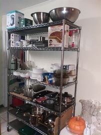 LARGE SELECTION OF KITCHEN ITEMS