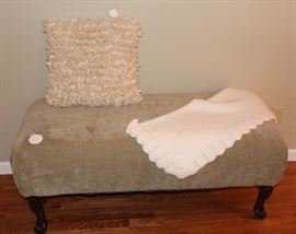 Lovely chaise lounge. Wouldn't this look great in your bedroom!