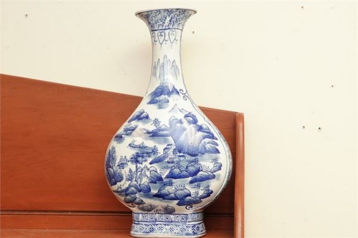 29. Vintage Chinese Porcelain Vase