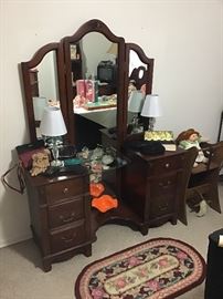 Dressing table dresser