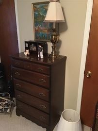 chest of drawers
