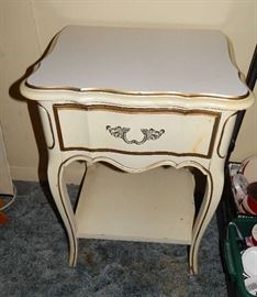 WHITE/GOLD NIGHT STAND