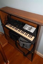 SMALL PIANO KEYBOARD WITH MANUAL