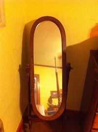 Standing mirror