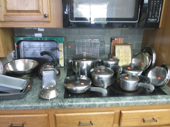  Nice Selection of Pots & Pans, Bakeware & Roasters