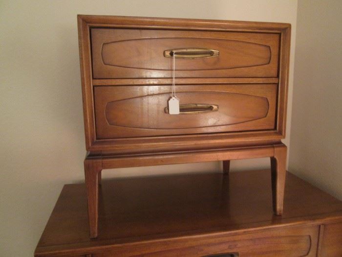 2-Nightstands