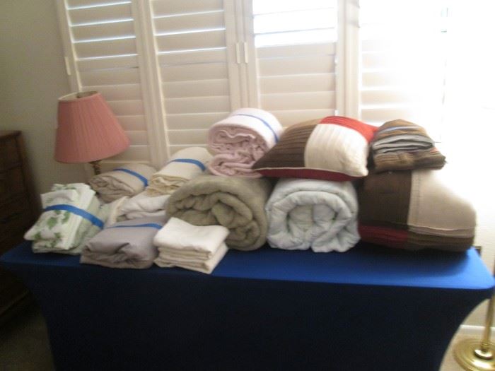 Linen:  Bedding, Throw Pillows, Blankets