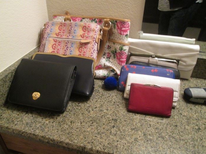 Purses, Totes & Wallets