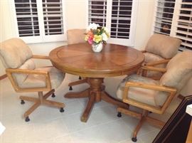 Nice Oak Pedestal Table with 4 chairs
