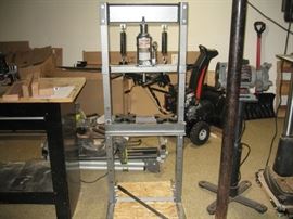 Central Machinery - H-Frame -12-Ton - Floor Shop Hydraulic Press