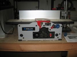 Delta - 12-AMP Bench Jointer - 6" variable speed - Shopmaster Model JT160 - (2 available