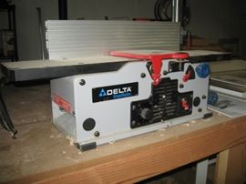 Delta - 12-AMP Bench Jointer - 6" variable speed - Shopmaster Model JT160 - (2 available