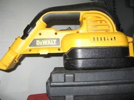 Dewalt - Cordless Wet/Dry Vacuum - 1/2 Gallon
