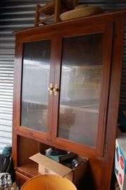 Corner cabinet