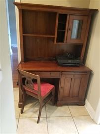 Computer desk w/ hutch