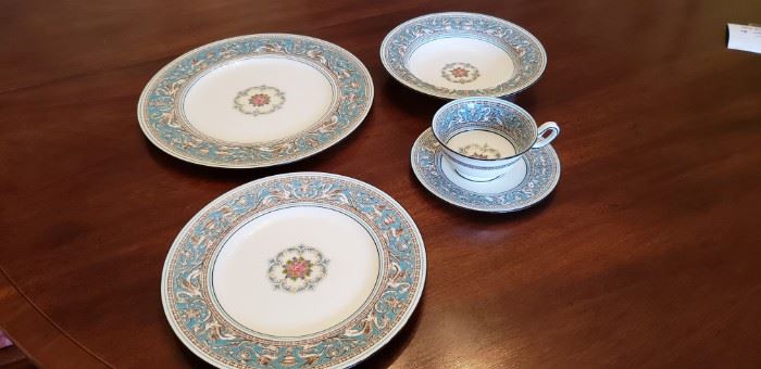 Wedgewood Florentine pattern, Place Setting for 12
