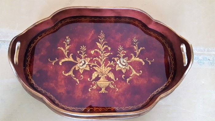 Glass and wood tray. 22 x 15 Exquisite