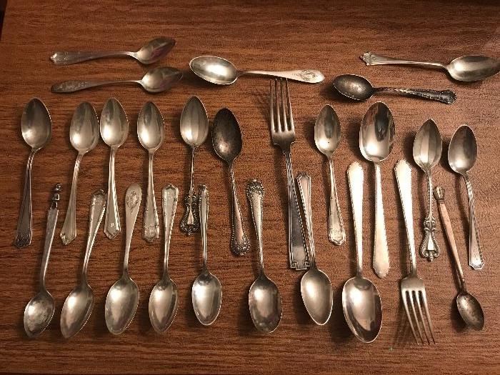 Various sterling flatware pieces