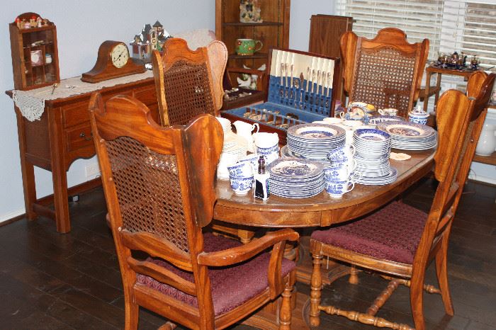 Vintage Dining Room Table with Chairs, 2 leaves