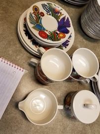 dish set with cups