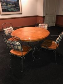 ROUND OAK TABLE WITH METAL BASE AND 4 CHAIRS (COMES WITH LEAF) -62"L x 43"W x 30"H 