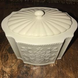 IVORY JAR WITH LID