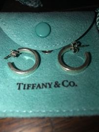 TIFFANY & CO. 925 SMALL HOOP EARRINGS