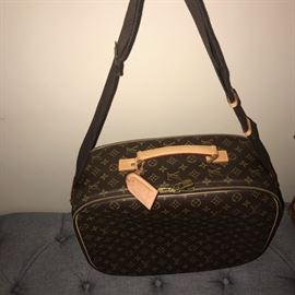 AUTHENTIC LOUIS VUITTON PACKALL PM-MINT CONDITION