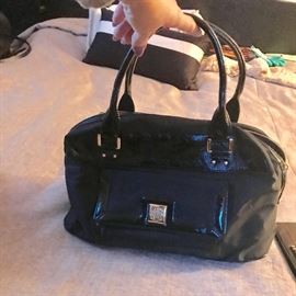 KATE SPADE BLACK PATENT LEATHER HANDBAG