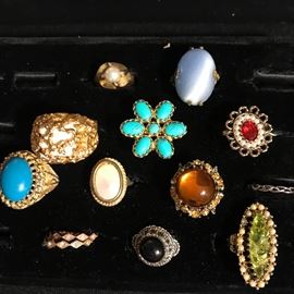 COSTUME JEWELRY-VINTAGE RINGS