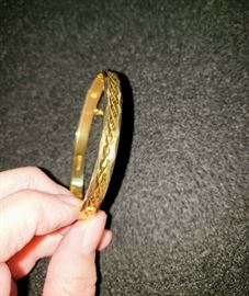 GOLD TONE BANGLE BY PASTELLI