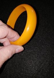 VINTAGE YELLOW BANGLE