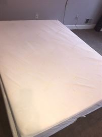 QUEEN SIZE MATTRESS 