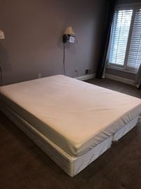 QUEEN SIZE MATTRESS 