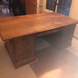 Vintage oak railroad desk, 9 drawers, twin writing pull-outs in beautiful condition...