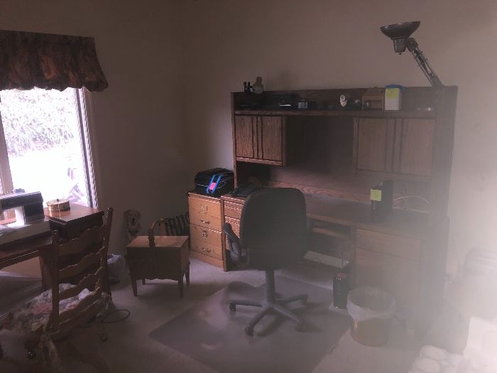 THIS ROOM IS CALLED "THE CRAFTS ROOM". IT HAS AN OAK DESK, AN OAK SEWING BOX, SINGER SEWING MACHINE, AND AN ENTIRE CLOSET FILLED WITH SEAMSTRESS SUPPLIES! 