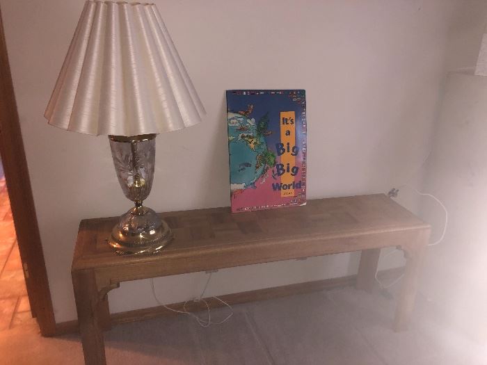 Oak console and vintage table lamp...