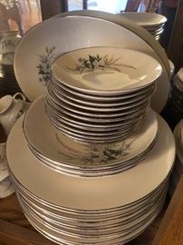 Nice china set, many pieces - service for 10?