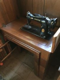 "Singer" Sewing Machine