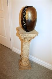 Pedestal and decorative vase