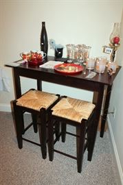 Bar table with 2 barstools
